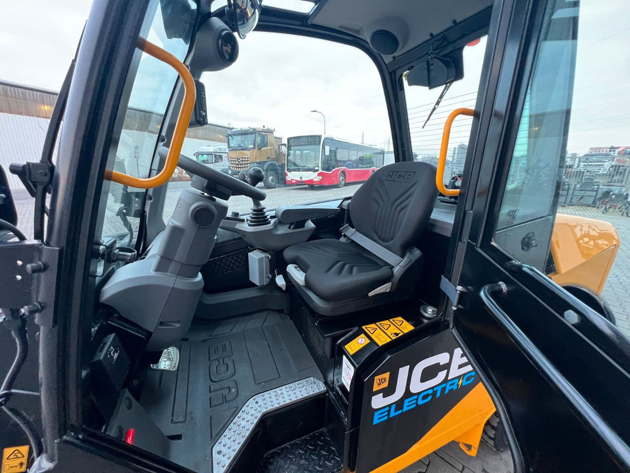 Телескопски ракувач JCB TLT 35-22E Teletruck / nur 131h! / 2022 / SS: слика 16 Телескопски ракувач JCB TLT 35-22E Teletruck / nur 131h! / 2022 / SS: слика 16