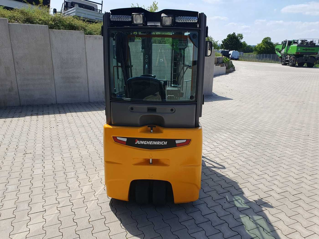 Jungheinrich EFG 215 / Triplex: 4.25m! / SS / 2.472h! / 2020 - Електричен вилушкар: слика 4 Jungheinrich EFG 215 / Triplex: 4.25m! / SS / 2.472h! / 2020 - Електричен вилушкар: слика 4