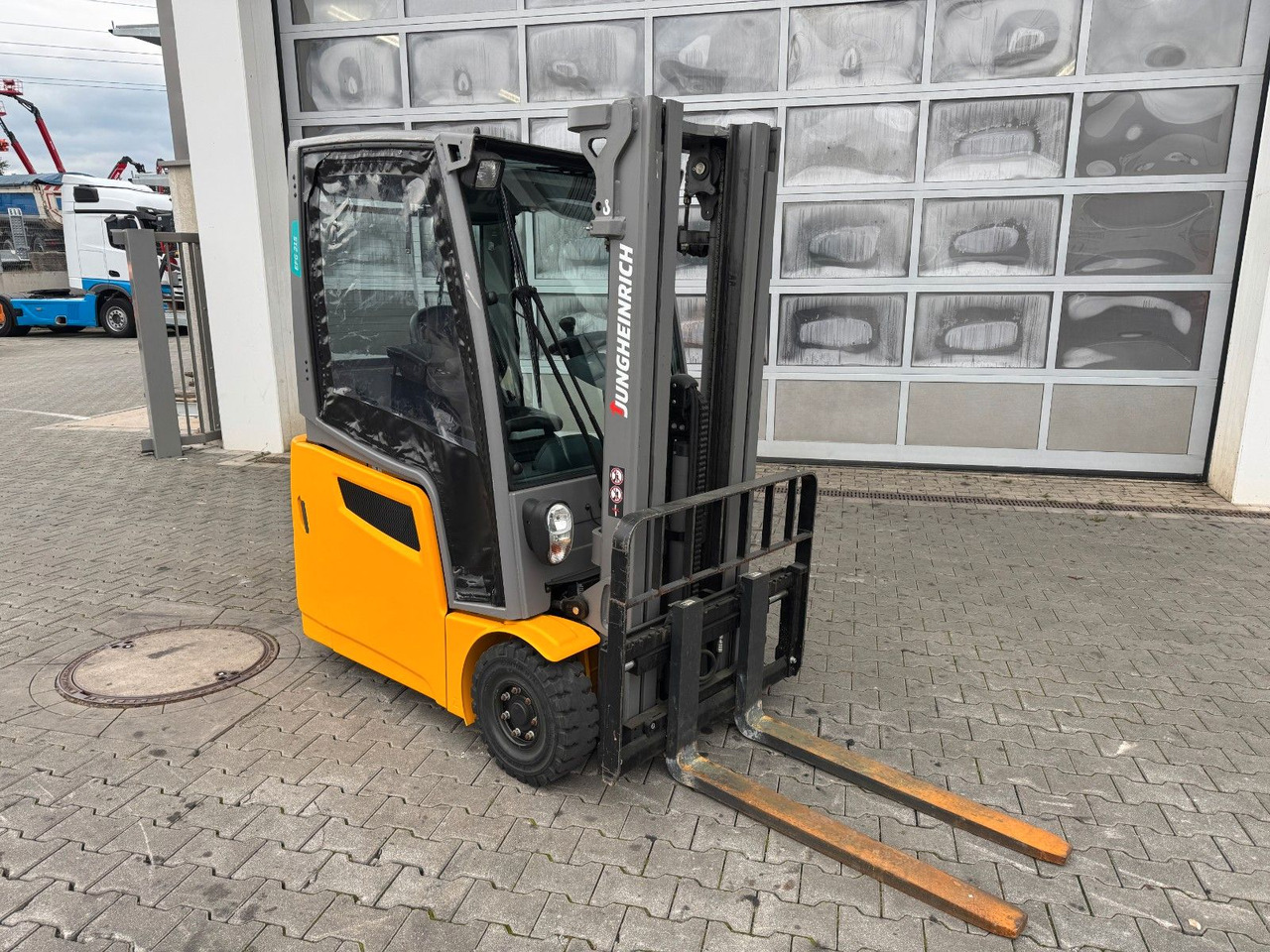 Jungheinrich EFG 215 / Triplex: 4.25m! / SS / 4.168h / 2024 - Електричен вилушкар: слика 3 Jungheinrich EFG 215 / Triplex: 4.25m! / SS / 4.168h / 2024 - Електричен вилушкар: слика 3