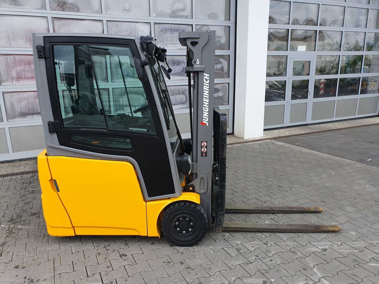 Jungheinrich EFG 215 / Triplex: 4.25m! / SS / 4.297h! - Електричен вилушкар: слика 2 Jungheinrich EFG 215 / Triplex: 4.25m! / SS / 4.297h! - Електричен вилушкар: слика 2