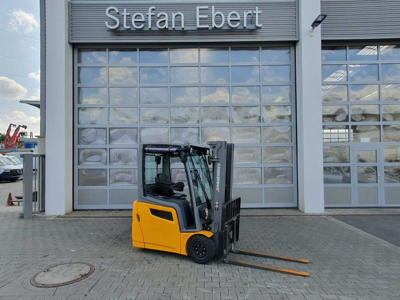 Jungheinrich EFG 215 / Triplex: 4.25m! / SS / nur 2.184h! - Електричен вилушкар: слика 1 Jungheinrich EFG 215 / Triplex: 4.25m! / SS / nur 2.184h! - Електричен вилушкар: слика 1