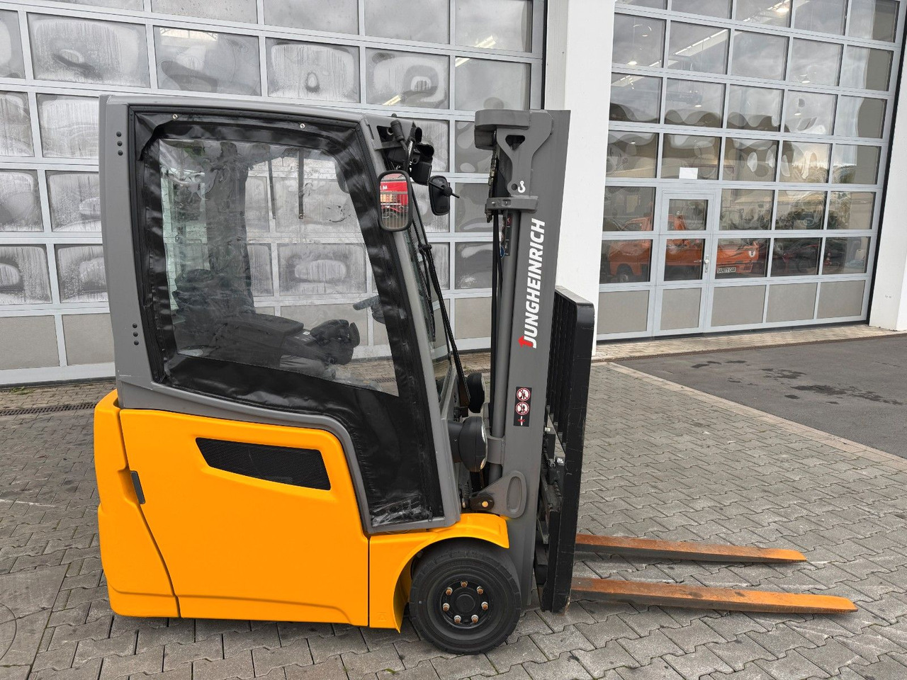Jungheinrich EFG 215 / Triplex: 4.25m! / SS / nur 2.819h! - Електричен вилушкар: слика 2 Jungheinrich EFG 215 / Triplex: 4.25m! / SS / nur 2.819h! - Електричен вилушкар: слика 2
