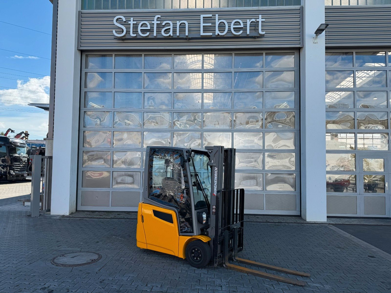 Jungheinrich EFG 215 / Triplex: 4.25m! / SS / nur 2.865h! - Електричен вилушкар: слика 1 Jungheinrich EFG 215 / Triplex: 4.25m! / SS / nur 2.865h! - Електричен вилушкар: слика 1