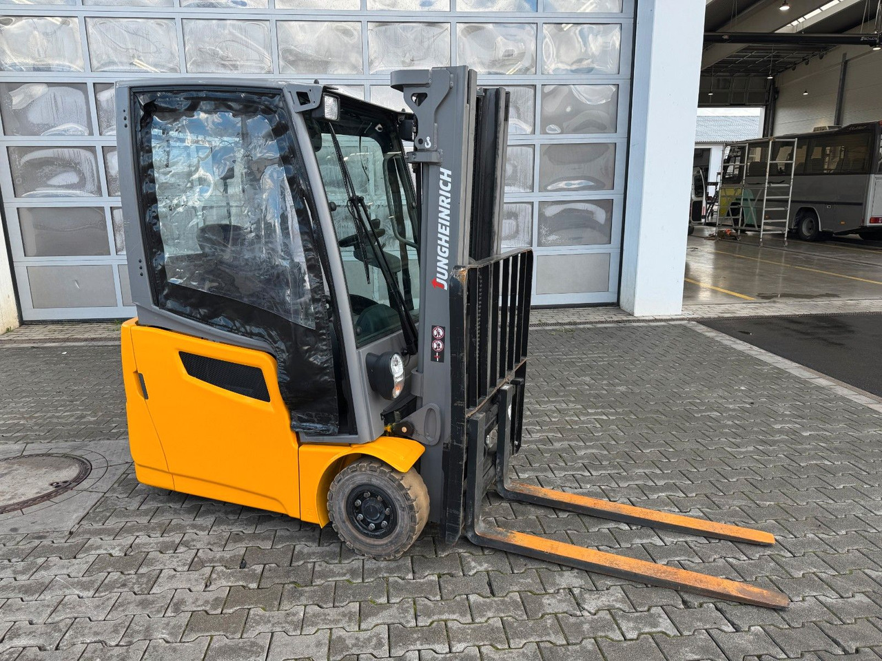 Jungheinrich EFG 215 / Triplex: 4.25m! / SS / nur 3.092h! - Електричен вилушкар: слика 5 Jungheinrich EFG 215 / Triplex: 4.25m! / SS / nur 3.092h! - Електричен вилушкар: слика 5