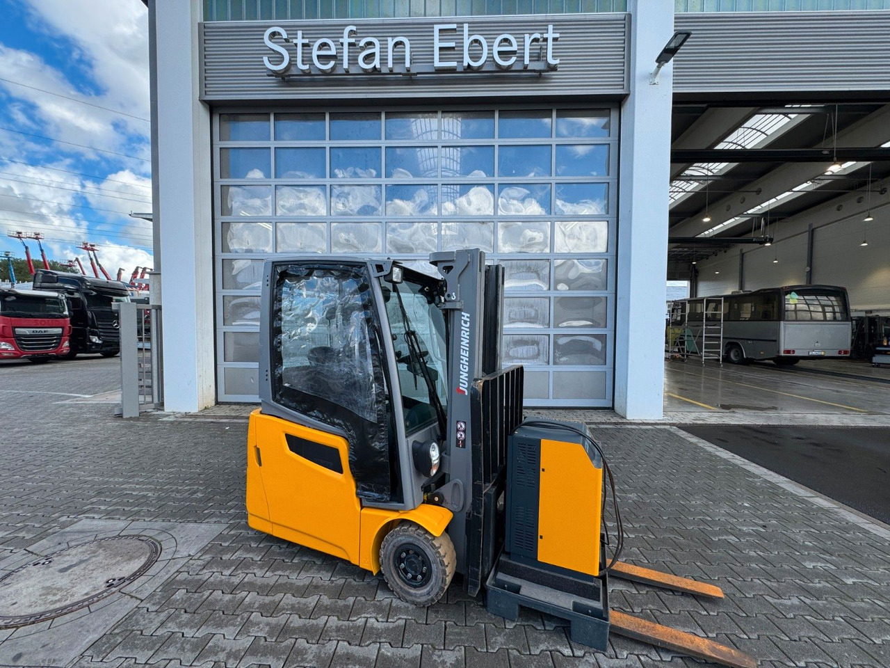 Jungheinrich EFG 215 / Triplex: 4.25m! / SS / nur 3.092h! - Електричен вилушкар: слика 2 Jungheinrich EFG 215 / Triplex: 4.25m! / SS / nur 3.092h! - Електричен вилушкар: слика 2