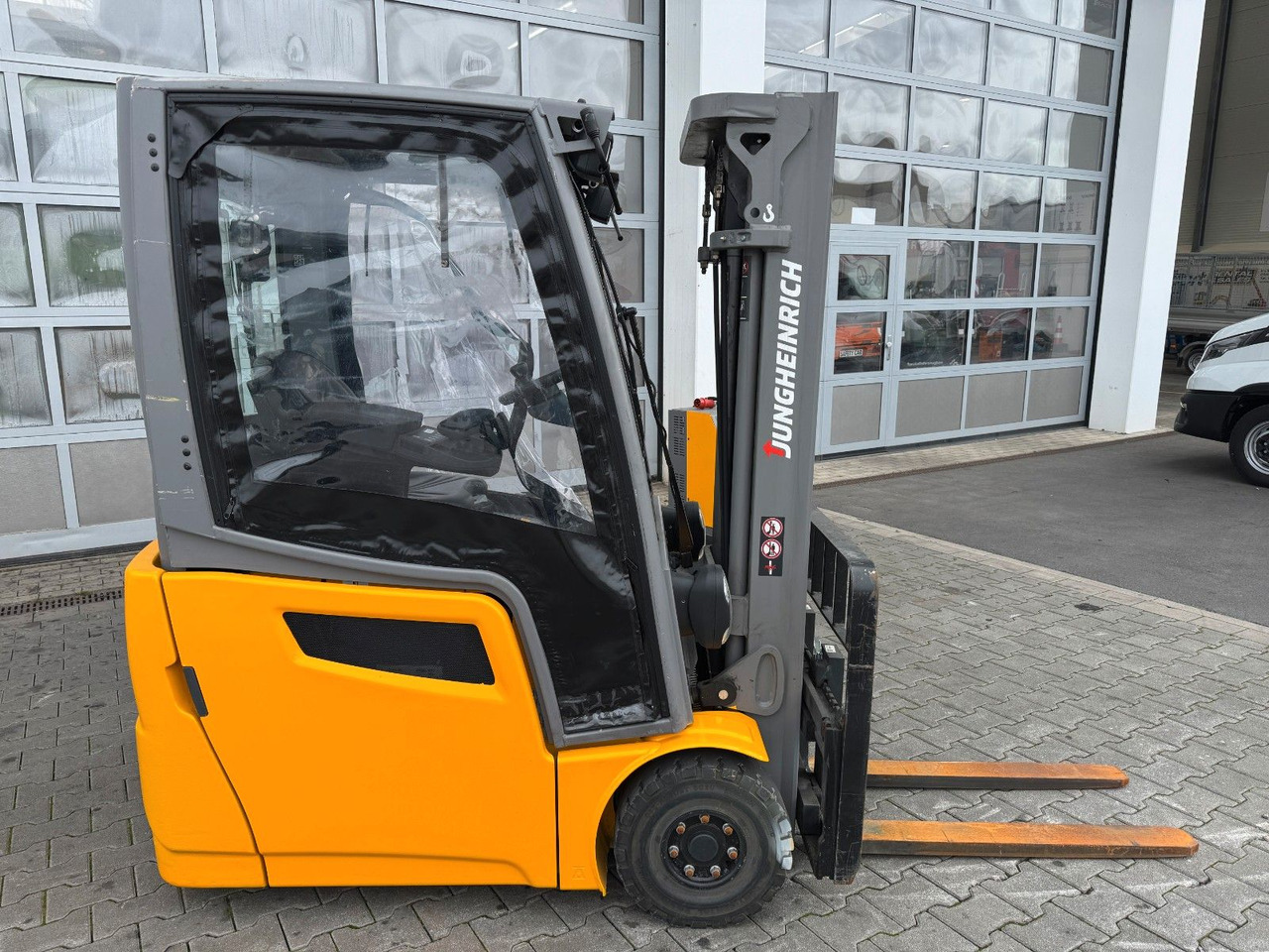 Jungheinrich EFG 215 / Triplex: 4.25m! / SS / nur 3.298h! - Електричен вилушкар: слика 2 Jungheinrich EFG 215 / Triplex: 4.25m! / SS / nur 3.298h! - Електричен вилушкар: слика 2