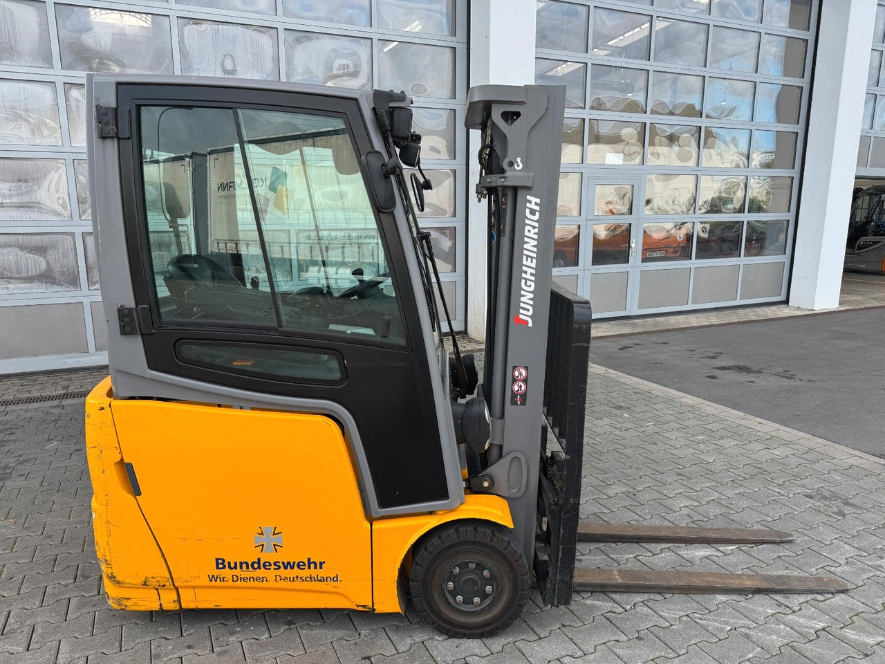 Jungheinrich EFG 215 / Triplex: 4.25m! / SS / nur 716h! - Електричен вилушкар: слика 2 Jungheinrich EFG 215 / Triplex: 4.25m! / SS / nur 716h! - Електричен вилушкар: слика 2