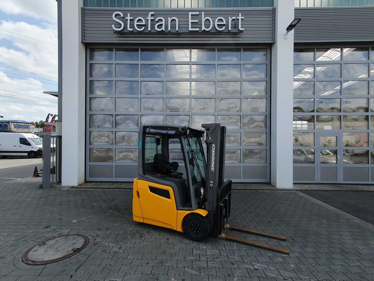 Jungheinrich EFG 215 / Triplex: 4.25m! / nur 3.439h! / 2022 - Електричен вилушкар: слика 1 Jungheinrich EFG 215 / Triplex: 4.25m! / nur 3.439h! / 2022 - Електричен вилушкар: слика 1