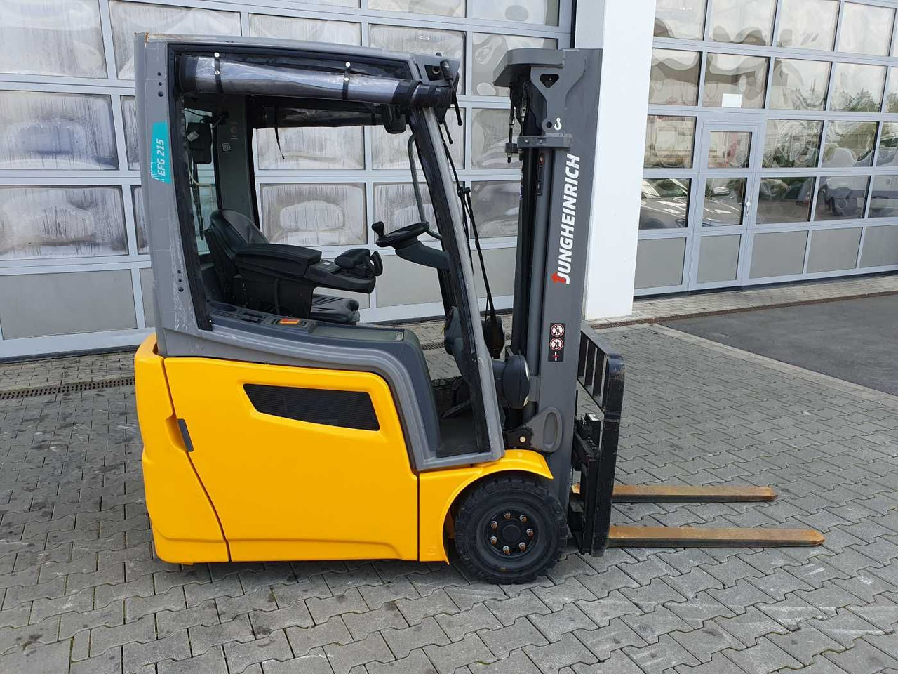 Jungheinrich EFG 215 / Triplex: 4.25m! / nur 3.439h! / 2022 - Електричен вилушкар: слика 3 Jungheinrich EFG 215 / Triplex: 4.25m! / nur 3.439h! / 2022 - Електричен вилушкар: слика 3