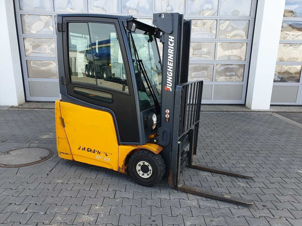 Jungheinrich EFG 215 / Triplex: 4.35m! / SS / nur 2.054h! - Електричен вилушкар: слика 2 Jungheinrich EFG 215 / Triplex: 4.35m! / SS / nur 2.054h! - Електричен вилушкар: слика 2