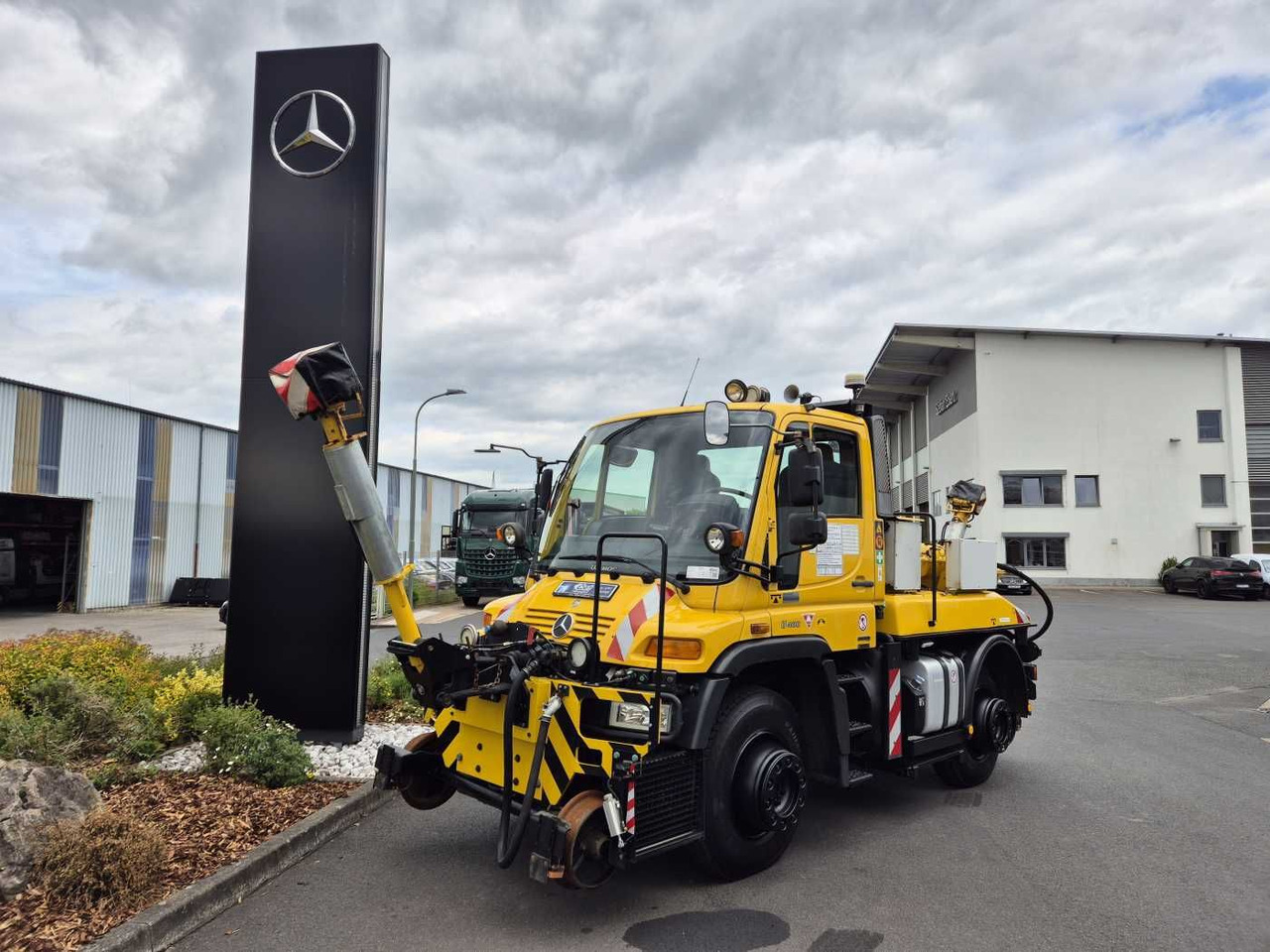 Mercedes-Benz Unimog U400 4x4 Zweiwege ZAGRO 800t/52 Achsen - Камион: слика 1 Mercedes-Benz Unimog U400 4x4 Zweiwege ZAGRO 800t/52 Achsen - Камион: слика 1