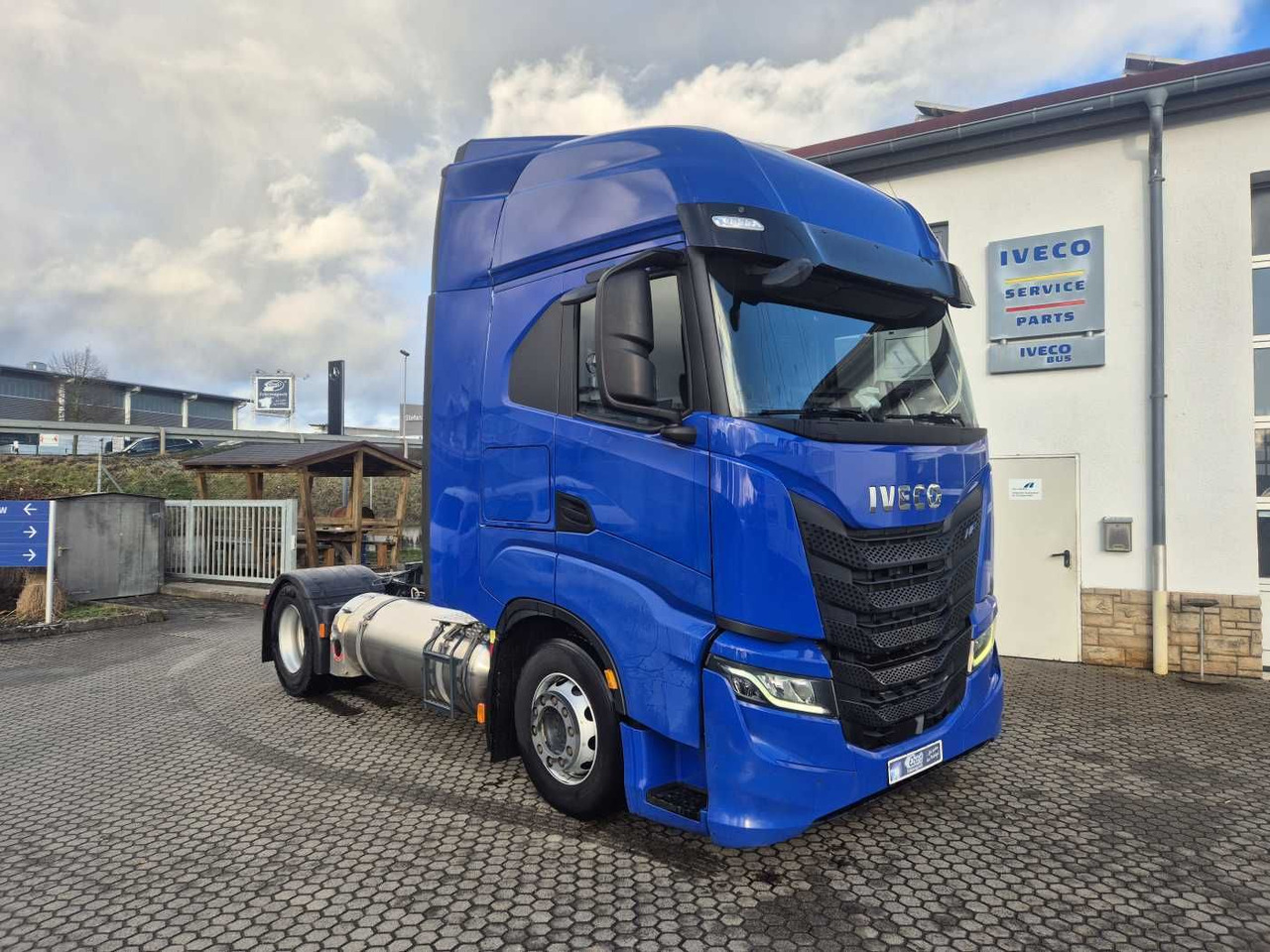 Iveco S-Way 460 NP LNG ACC Intarder Navi - Камион влекач: слика 3 Iveco S-Way 460 NP LNG ACC Intarder Navi - Камион влекач: слика 3