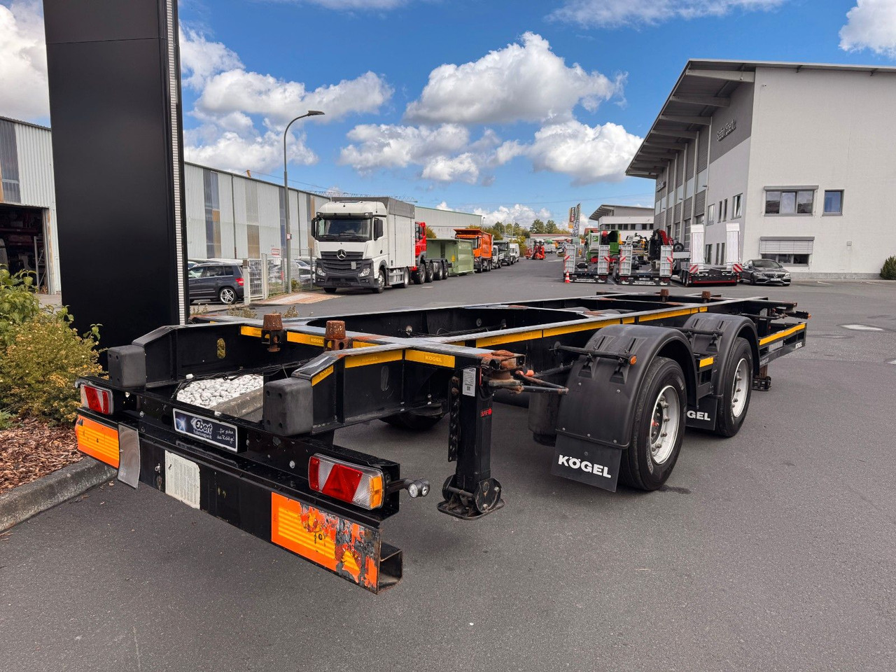 Kögel ZW 18 Lafette SAF Achsen 15.910kg Nutzlast - Транспортер на контејнер/ Приколка со променливо тело: слика 2 Kögel ZW 18 Lafette SAF Achsen 15.910kg Nutzlast - Транспортер на контејнер/ Приколка со променливо тело: слика 2