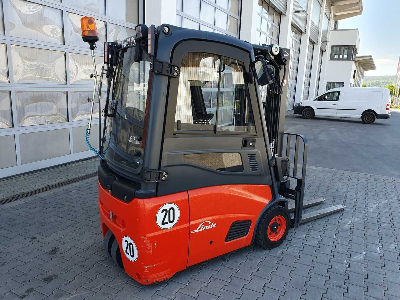 Linde E14 - 01 / Triplex: 4.10m! / SS / nur 1.003h! - Електричен вилушкар: слика 3 Linde E14 - 01 / Triplex: 4.10m! / SS / nur 1.003h! - Електричен вилушкар: слика 3