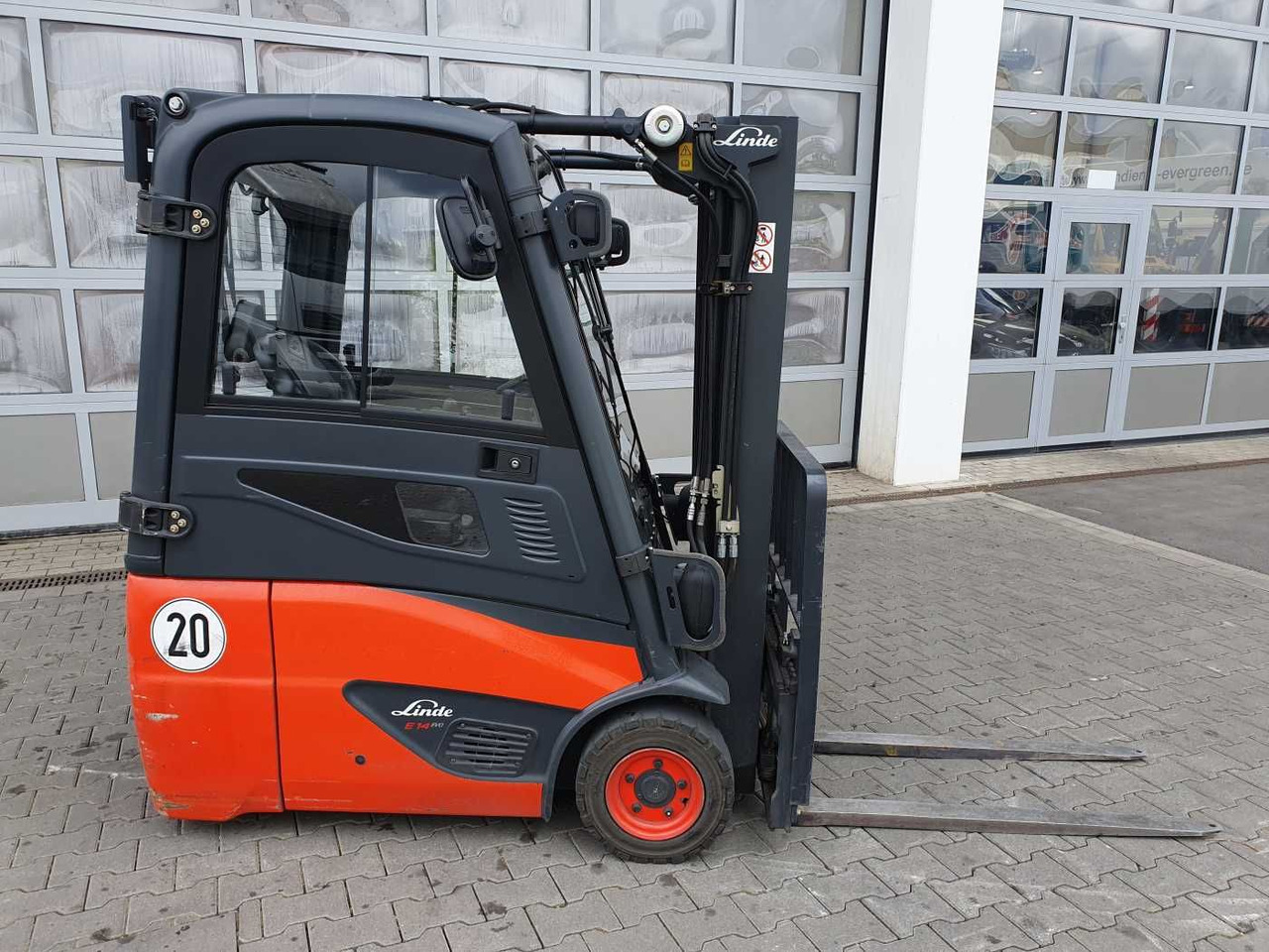 Linde E14 - 02 / Triplex: 4.00m! / SS / nur 1.777h! - Електричен вилушкар: слика 2 Linde E14 - 02 / Triplex: 4.00m! / SS / nur 1.777h! - Електричен вилушкар: слика 2