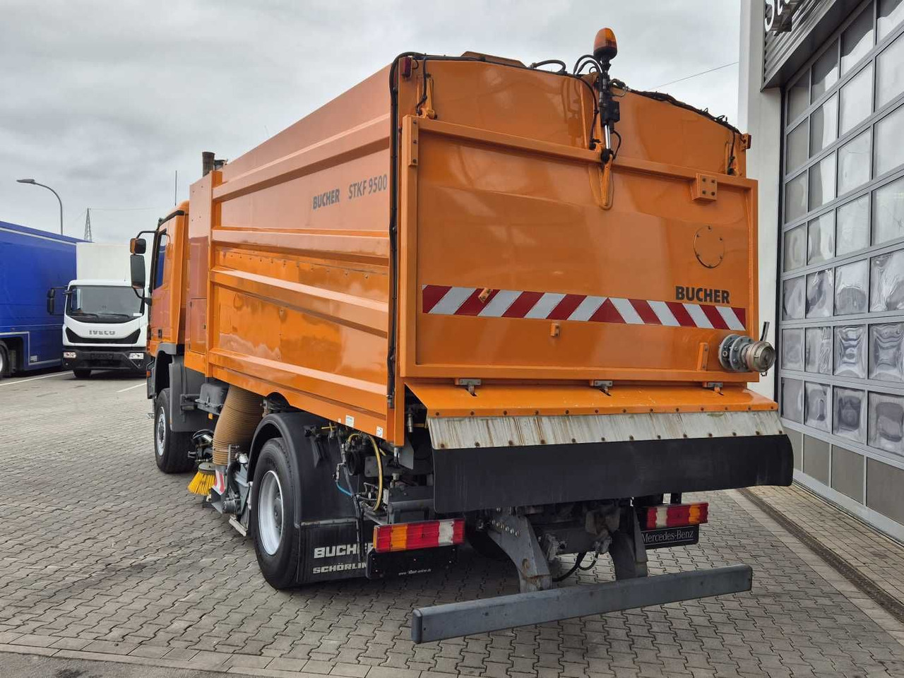 Лизинг на  Mercedes-Benz Actros 2032 A 4x4 Bucher STKF 9500 Airport 30x Mercedes-Benz Actros 2032 A 4x4 Bucher STKF 9500 Airport 30x: слика 7