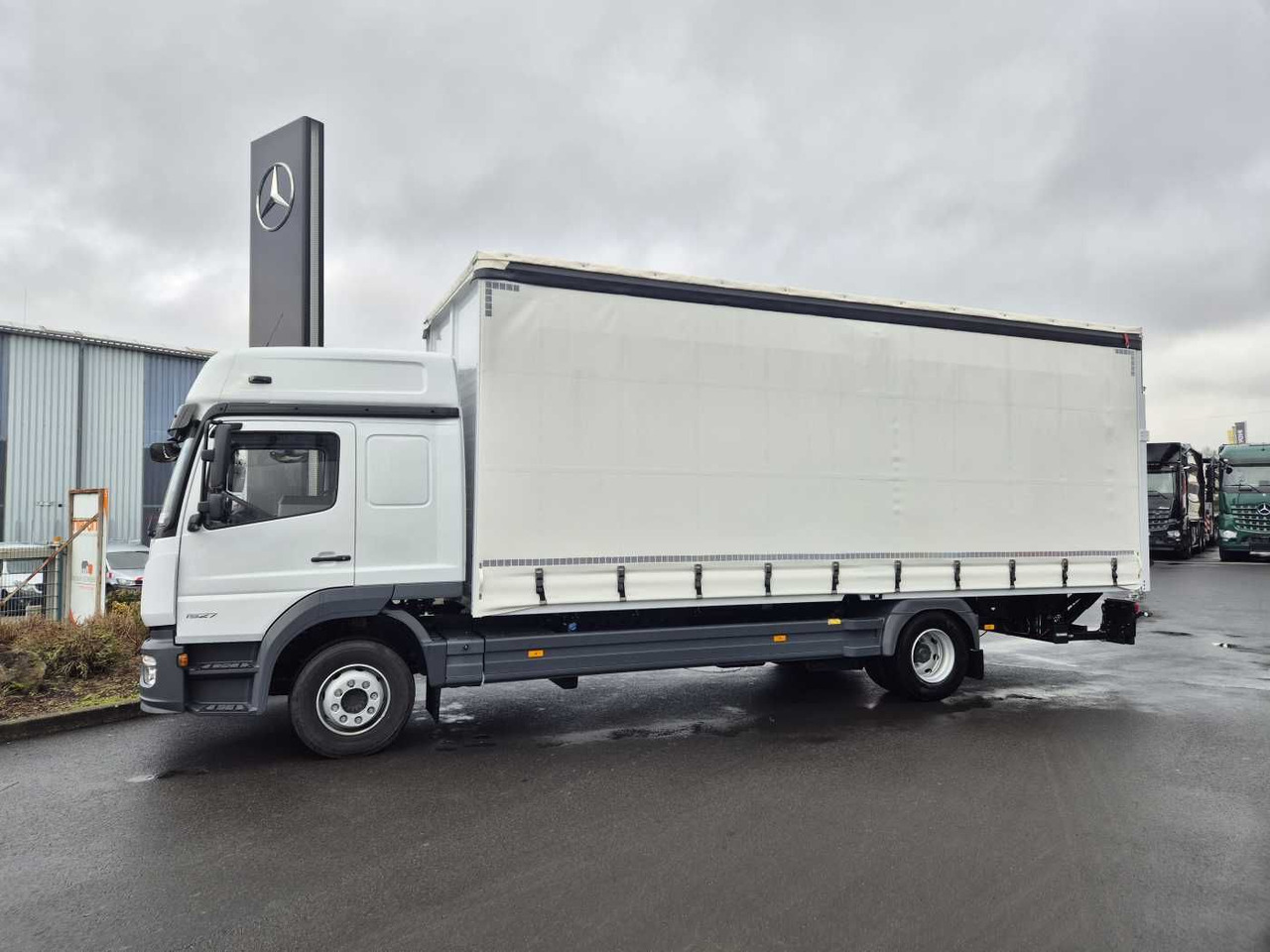 Mercedes-Benz Atego 1527 L L-Haus LBW Palfinger 1.500kg 2 Bett - Камион со церада: слика 3 Mercedes-Benz Atego 1527 L L-Haus LBW Palfinger 1.500kg 2 Bett - Камион со церада: слика 3