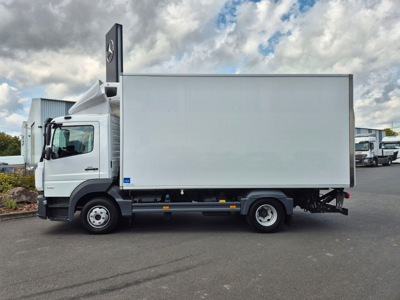 Mercedes-Benz Atego 818 L Kühlkoffer + LBW Carrier Xarios 6 - Комбе ладилник: слика 5 Mercedes-Benz Atego 818 L Kühlkoffer + LBW Carrier Xarios 6 - Комбе ладилник: слика 5