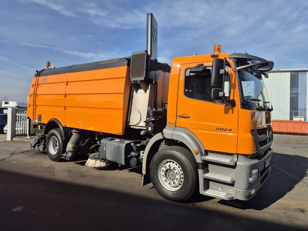 Mercedes-Benz Axor 2024 L Schmidt Airportsweeper AS 990 - Возило за метење: слика 2 Mercedes-Benz Axor 2024 L Schmidt Airportsweeper AS 990 - Возило за метење: слика 2