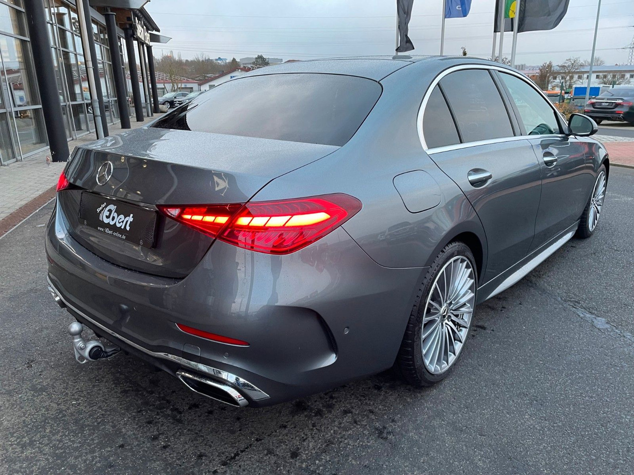 Mercedes-Benz C 200 AMG AHK+Memory+R-Kamera+Distr+Ambiente+Key - Седан: слика 4 Mercedes-Benz C 200 AMG AHK+Memory+R-Kamera+Distr+Ambiente+Key - Седан: слика 4