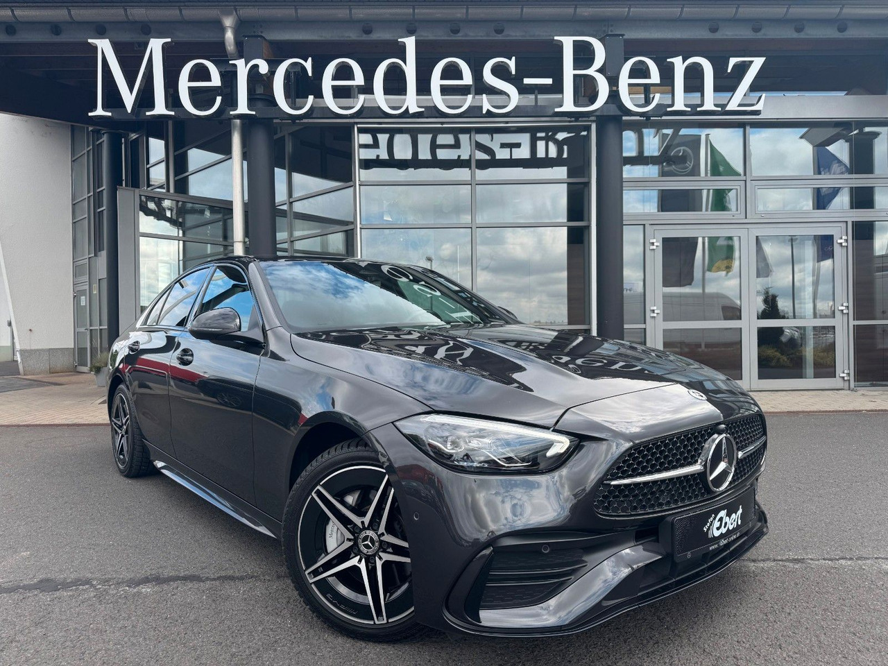 Mercedes-Benz C 400e 4M AMG+HUD+RFK+TotW+Ambiente+Night - Седан: слика 1 Mercedes-Benz C 400e 4M AMG+HUD+RFK+TotW+Ambiente+Night - Седан: слика 1