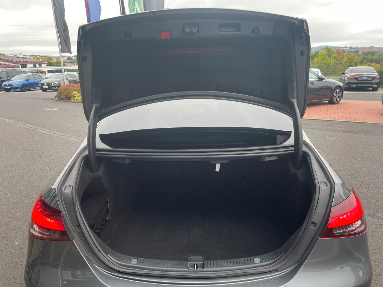Mercedes-Benz E 220 d AMG+MBeam+Pano+Distr+R-Kamera - Седан: слика 5 Mercedes-Benz E 220 d AMG+MBeam+Pano+Distr+R-Kamera - Седан: слика 5