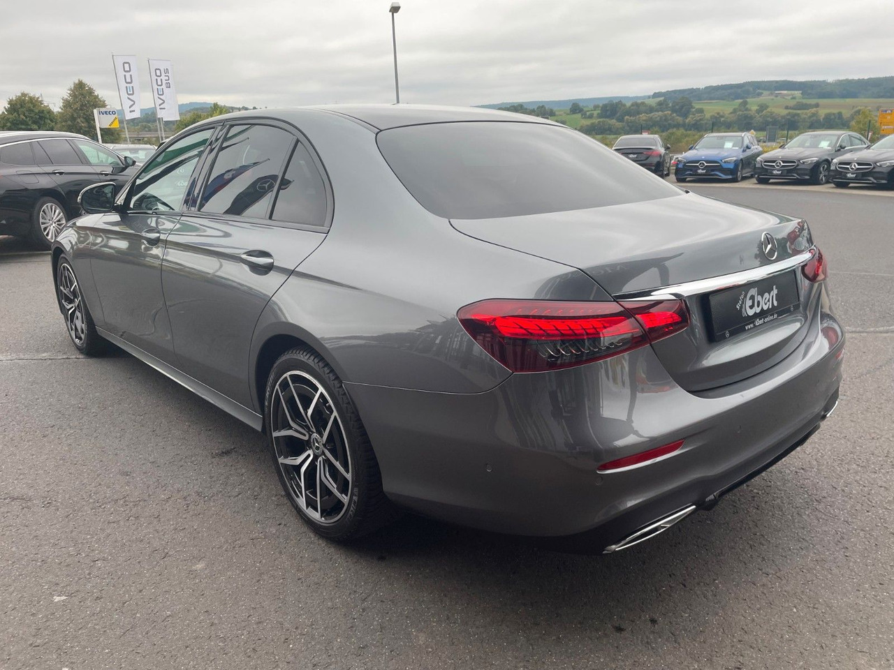 Mercedes-Benz E 220 d AMG+MBeam+Pano+Distr+R-Kamera - Седан: слика 3 Mercedes-Benz E 220 d AMG+MBeam+Pano+Distr+R-Kamera - Седан: слика 3
