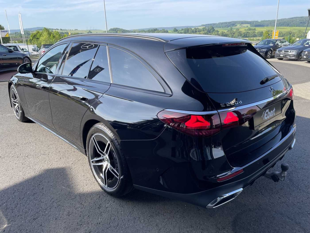 Mercedes-Benz E 220 d T AMG-Line AHK+Distr+R-Kamera +Ambiente+ - Караван: слика 3 Mercedes-Benz E 220 d T AMG-Line AHK+Distr+R-Kamera +Ambiente+ - Караван: слика 3