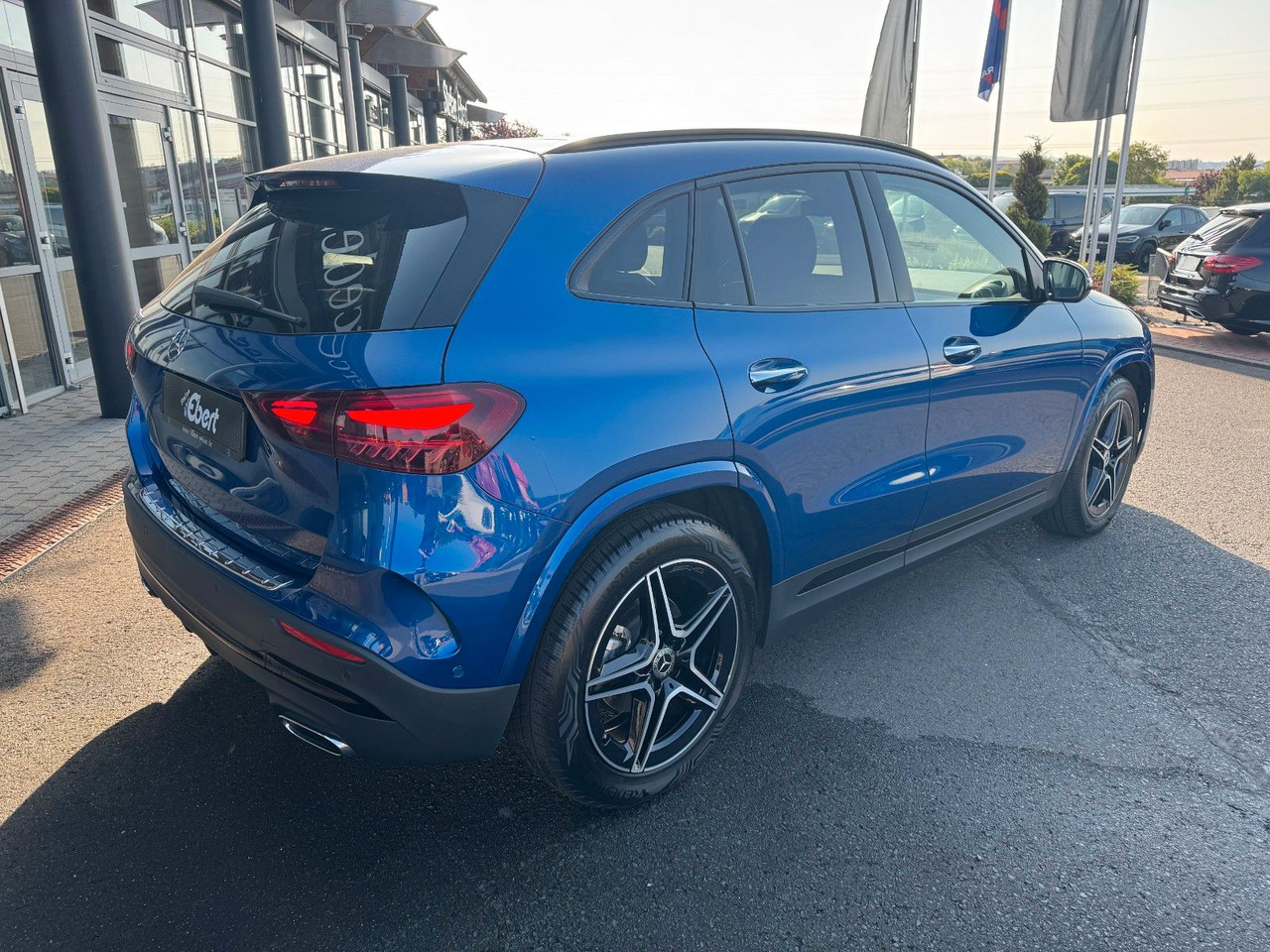 Mercedes-Benz GLA 200 AMG+PANO+DistrPlus+RFK+Night - SUV: слика 4 Mercedes-Benz GLA 200 AMG+PANO+DistrPlus+RFK+Night - SUV: слика 4