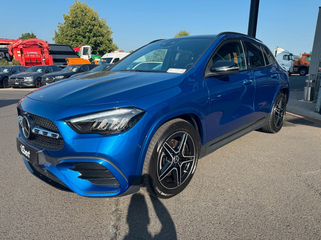 Mercedes-Benz GLA 200 AMG+PANO+DistrPlus+RFK+Night - SUV: слика 2 Mercedes-Benz GLA 200 AMG+PANO+DistrPlus+RFK+Night - SUV: слика 2