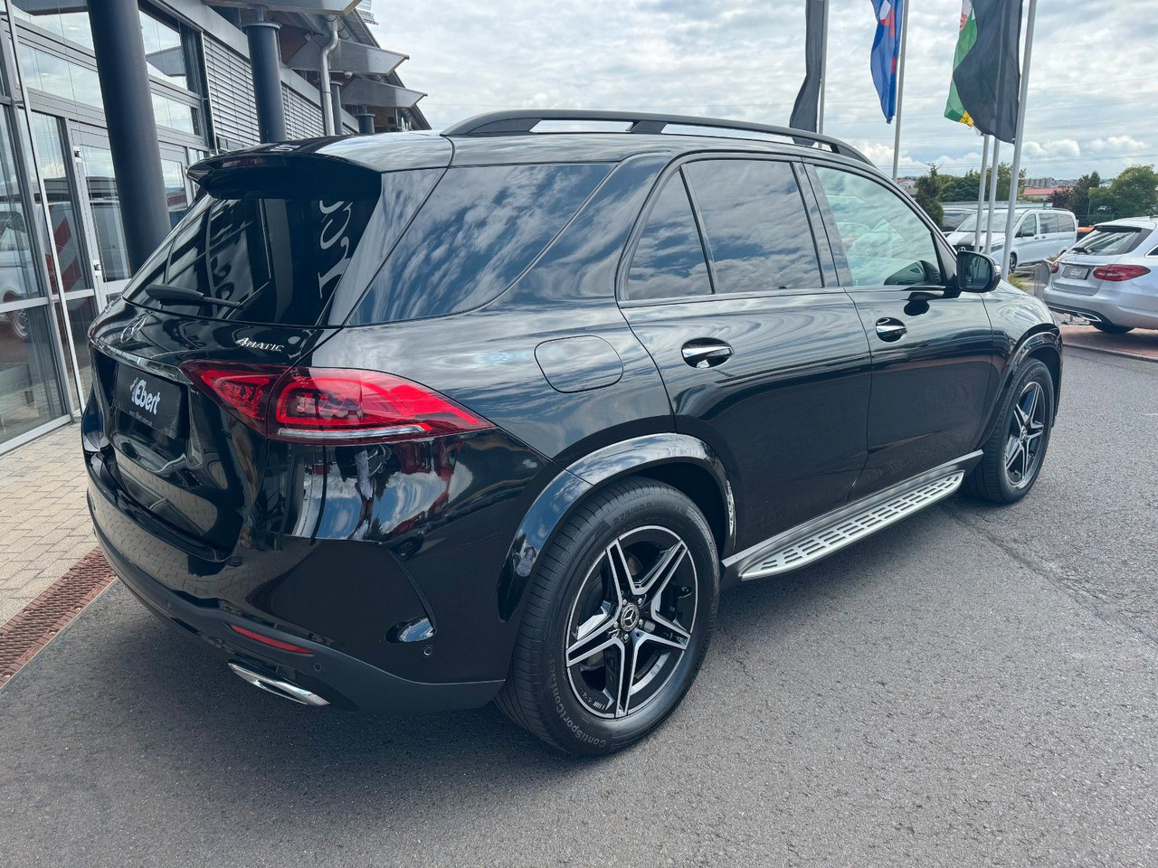 Mercedes-Benz GLE 350de 4M AMG+Pano+AHK+Burm+Distr++HUD+360+ - SUV: слика 4 Mercedes-Benz GLE 350de 4M AMG+Pano+AHK+Burm+Distr++HUD+360+ - SUV: слика 4