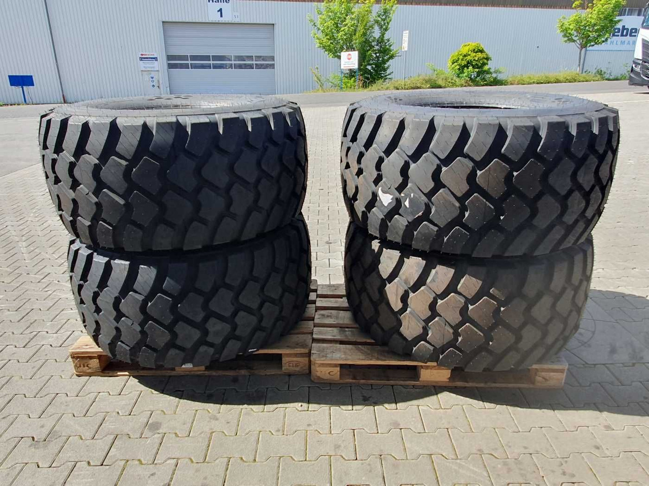 Комплетно тркало за Земјоделска машина Mercedes-Benz Radlader Reifen mit Felge / NEU / lagernd: слика 6 Комплетно тркало за Земјоделска машина Mercedes-Benz Radlader Reifen mit Felge / NEU / lagernd: слика 6