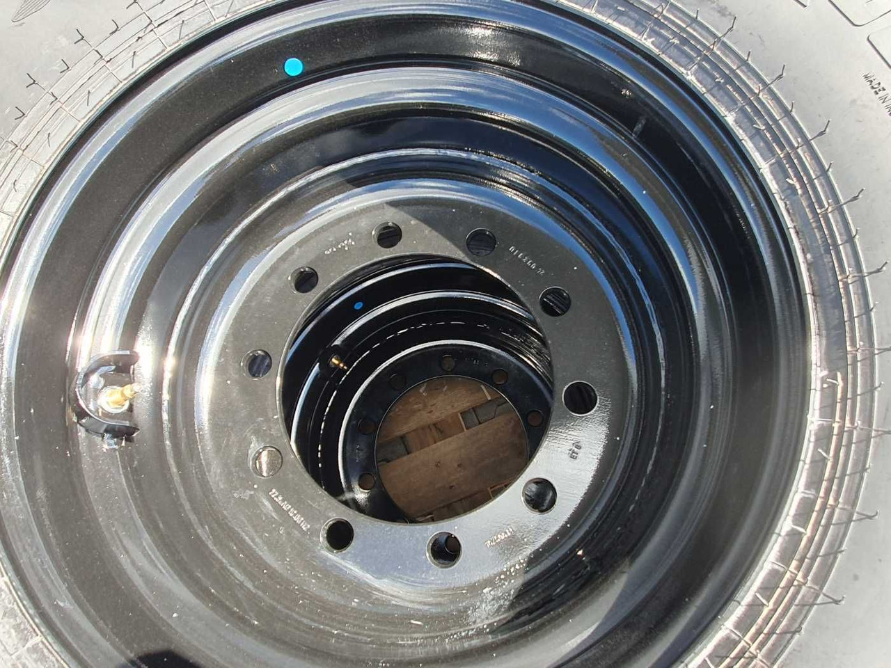 Комплетно тркало за Земјоделска машина Mercedes-Benz Radlader Reifen mit Felge / NEU / lagernd: слика 10 Комплетно тркало за Земјоделска машина Mercedes-Benz Radlader Reifen mit Felge / NEU / lagernd: слика 10