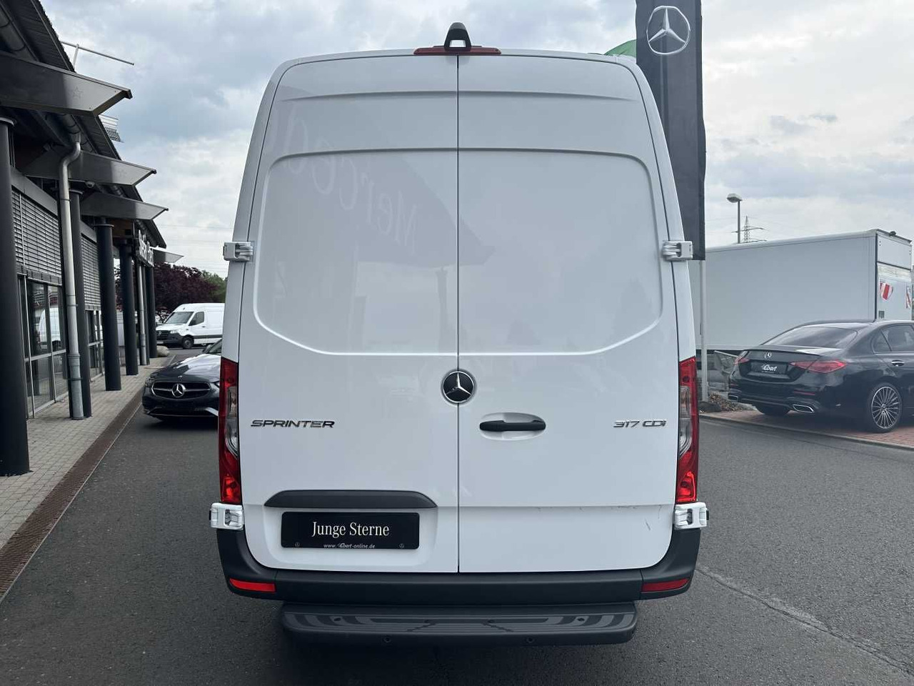 Mercedes-Benz Sprinter 317 CDI 3665 9G Klima 360 MBUX SHZ - Товарно комбе: слика 5 Mercedes-Benz Sprinter 317 CDI 3665 9G Klima 360 MBUX SHZ - Товарно комбе: слика 5