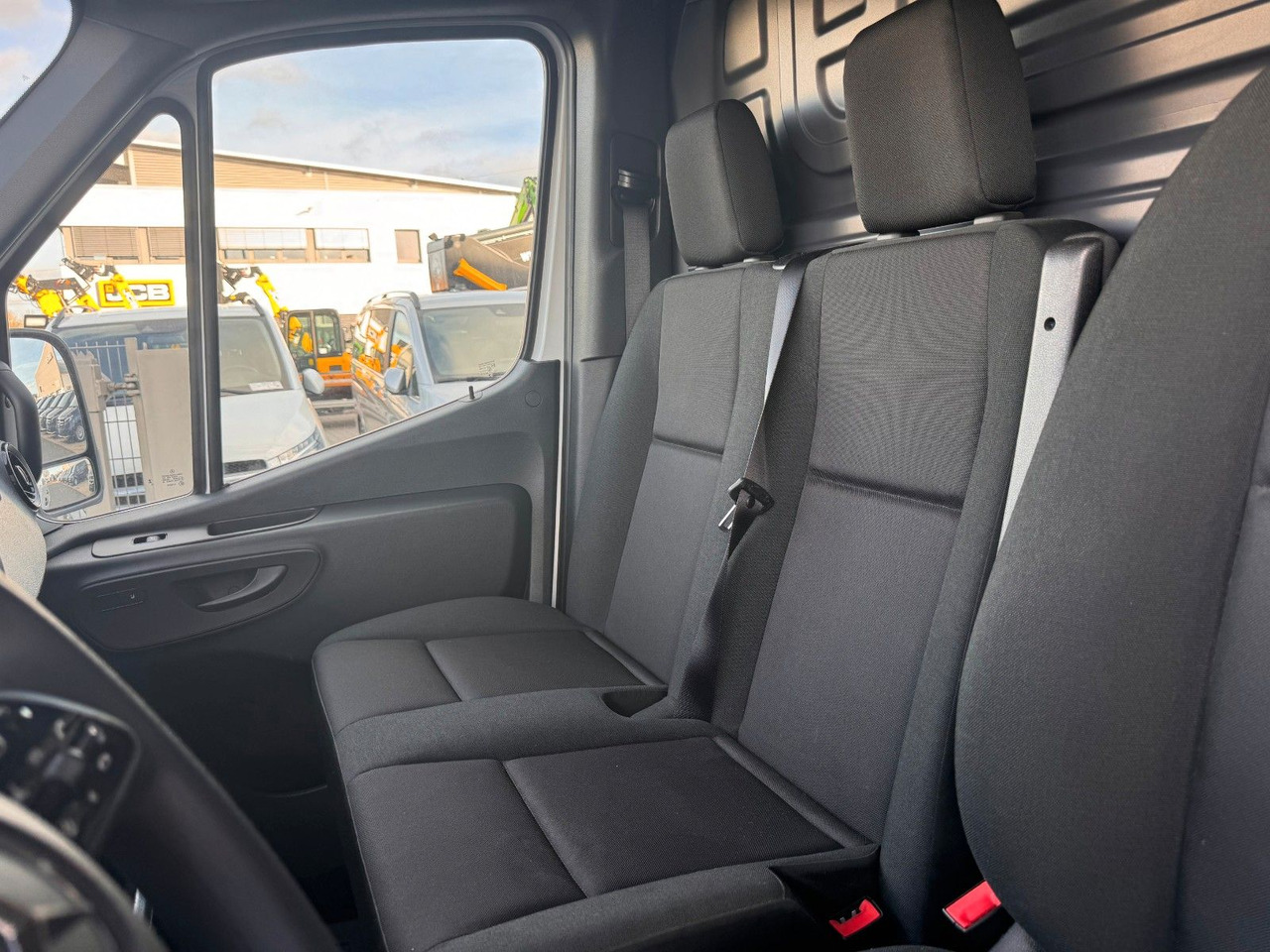 Товарно комбе Mercedes-Benz Sprinter 317 CDI 3665 9G Klima 360 SHZ MBUX: слика 8 Товарно комбе Mercedes-Benz Sprinter 317 CDI 3665 9G Klima 360 SHZ MBUX: слика 8