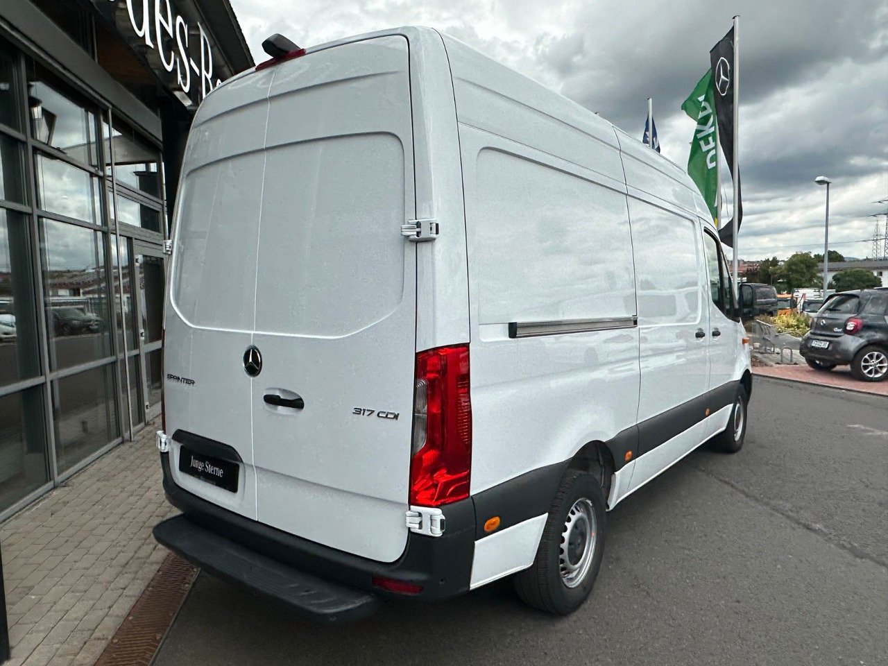 Mercedes-Benz Sprinter 317 CDI 3665 9G Klima 360 SHZ Tempomat - Товарно комбе: слика 4 Mercedes-Benz Sprinter 317 CDI 3665 9G Klima 360 SHZ Tempomat - Товарно комбе: слика 4