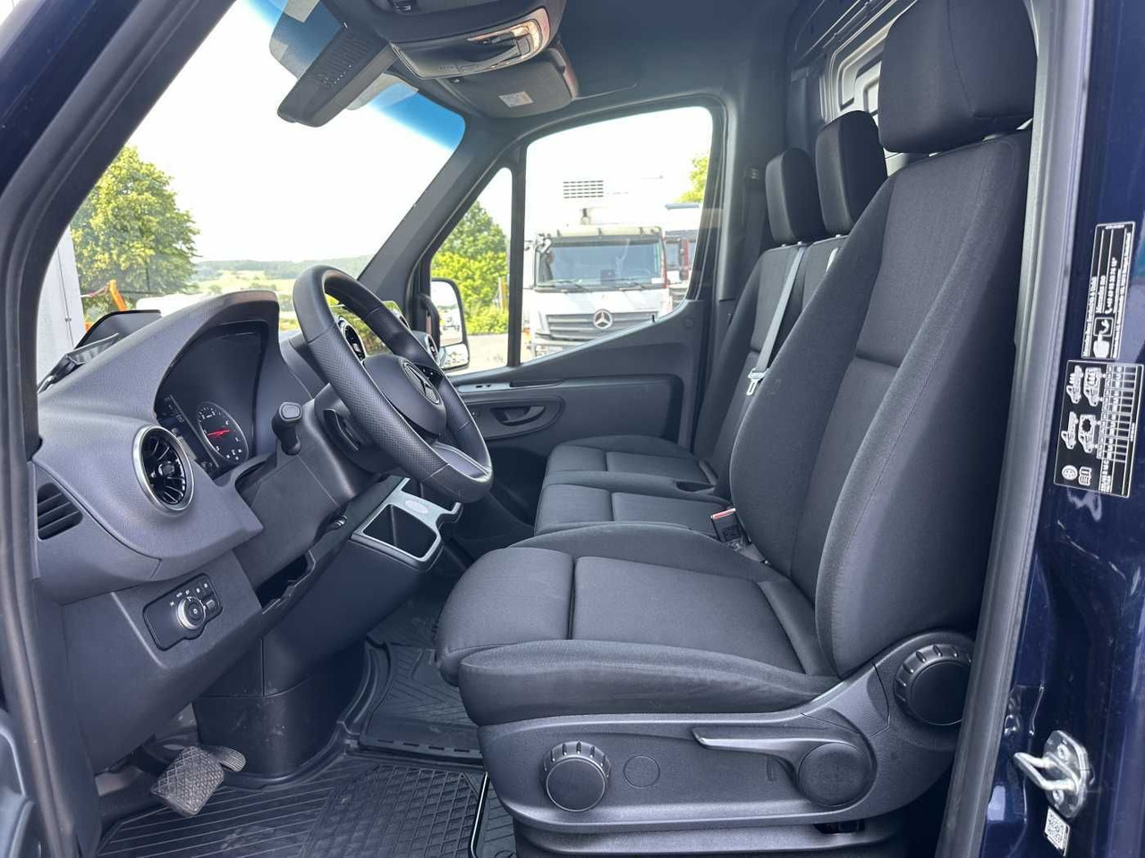 Товарно комбе Mercedes-Benz Sprinter 317 CDI 3665 9G Klima Kamera MBUX LED: слика 8