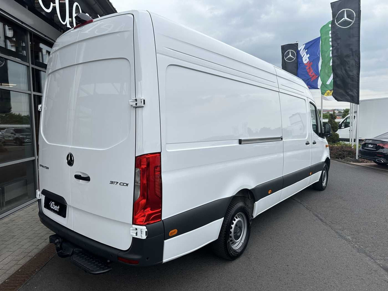 Mercedes-Benz Sprinter 317 CDI 4325 9G AHK Klima Kamera MBUX - Товарно комбе: слика 4 Mercedes-Benz Sprinter 317 CDI 4325 9G AHK Klima Kamera MBUX - Товарно комбе: слика 4