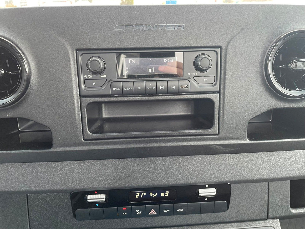 Лизинг на Mercedes-Benz Sprinter 317 CDI 9G 3665 Klima Mercedes-Benz Sprinter 317 CDI 9G 3665 Klima: слика 14 Лизинг на Mercedes-Benz Sprinter 317 CDI 9G 3665 Klima Mercedes-Benz Sprinter 317 CDI 9G 3665 Klima: слика 14