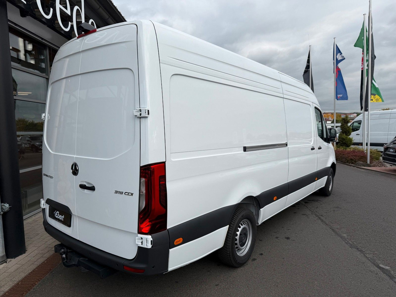 Mercedes-Benz Sprinter 319 CDI 4325 DISTRONIC Klima AHK - Товарно комбе: слика 4 Mercedes-Benz Sprinter 319 CDI 4325 DISTRONIC Klima AHK - Товарно комбе: слика 4
