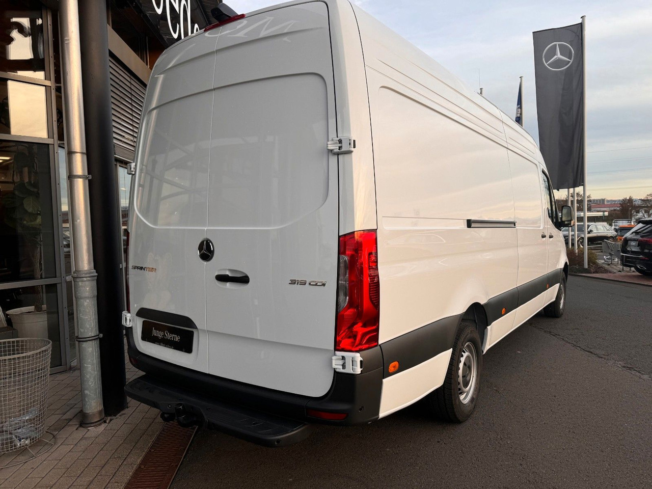 Mercedes-Benz Sprinter 319 CDI 4325 Klima Kamera AHK LED - Товарно комбе: слика 4 Mercedes-Benz Sprinter 319 CDI 4325 Klima Kamera AHK LED - Товарно комбе: слика 4