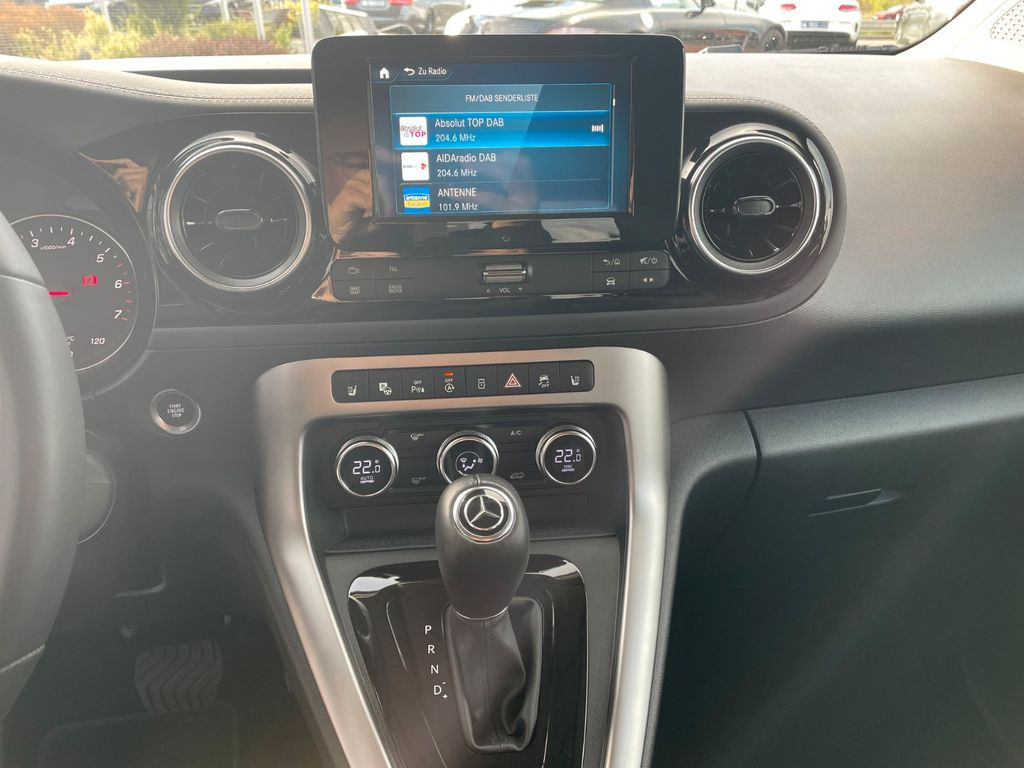 Автомобил Mercedes-Benz T 180 Power Plus Autom Kamera AHK LED MBUX: слика 15