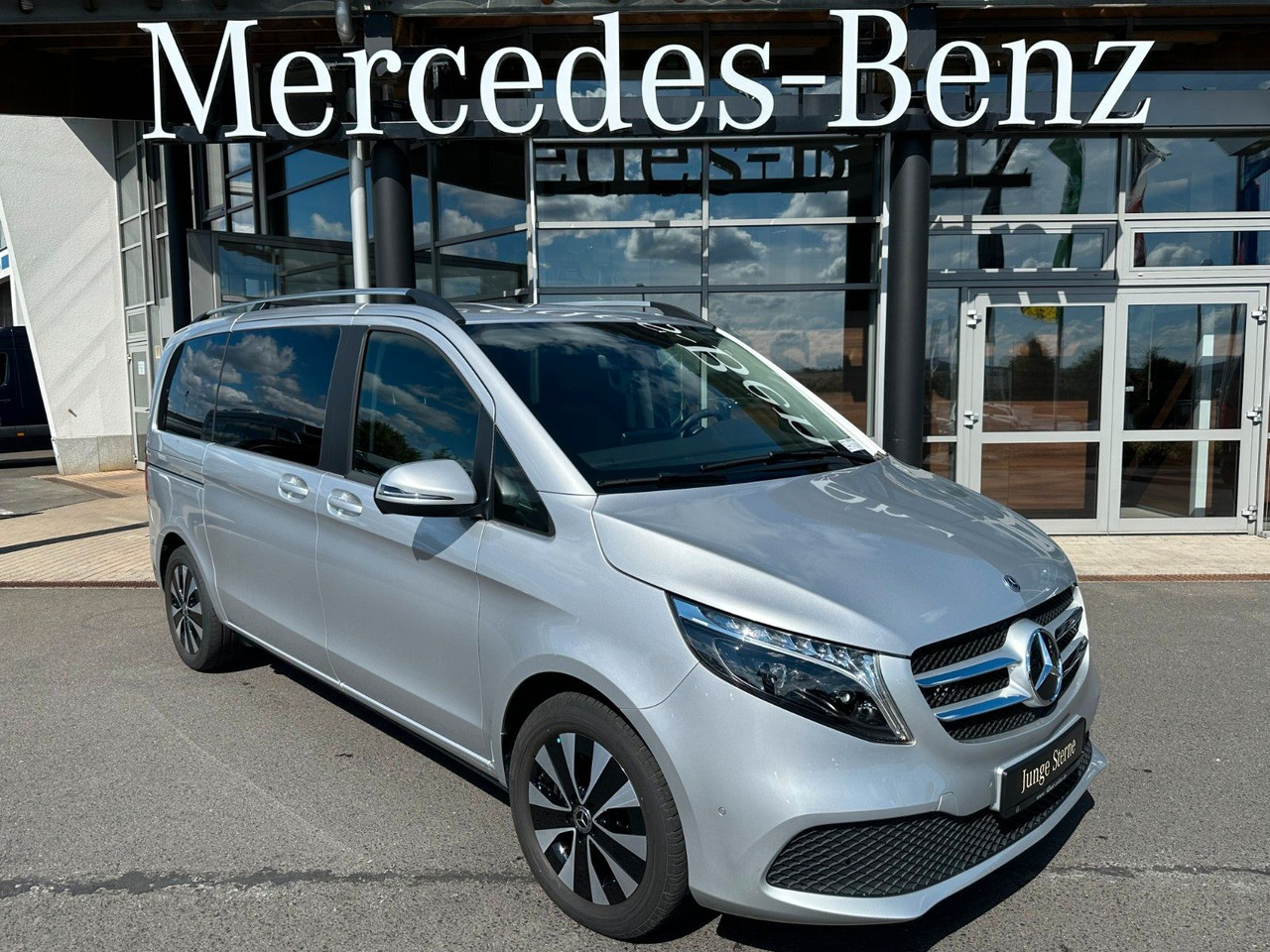 Mercedes-Benz V 250 EDITION 4MATIC Kompakt Liege-Paket AHK2,5t - Караван: слика 1 Mercedes-Benz V 250 EDITION 4MATIC Kompakt Liege-Paket AHK2,5t - Караван: слика 1