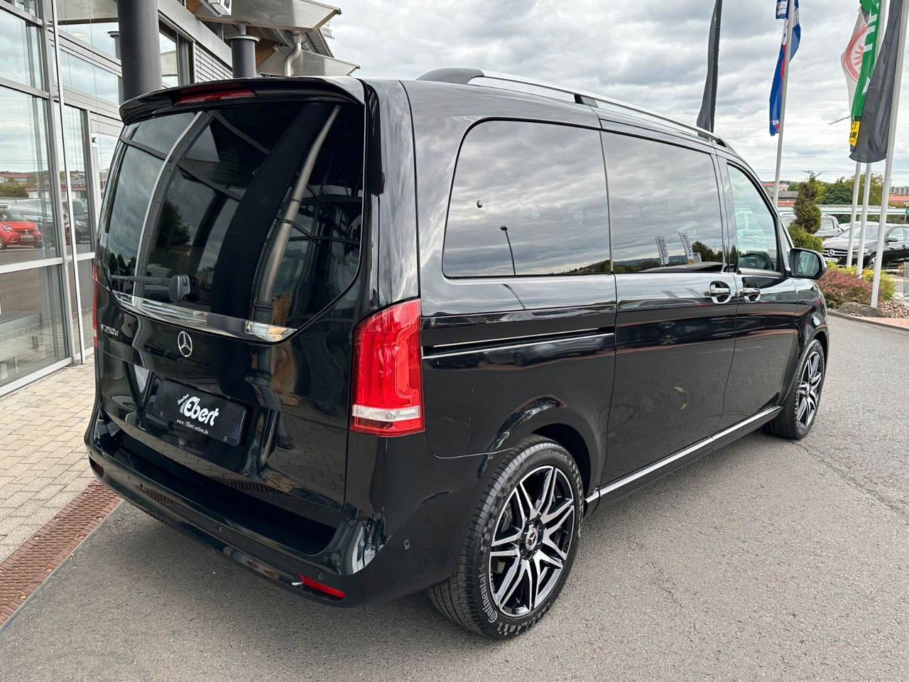 Mercedes-Benz V 250 d EDITION AMG Kompakt ILS elektr Türen - Караван: слика 4 Mercedes-Benz V 250 d EDITION AMG Kompakt ILS elektr Türen - Караван: слика 4