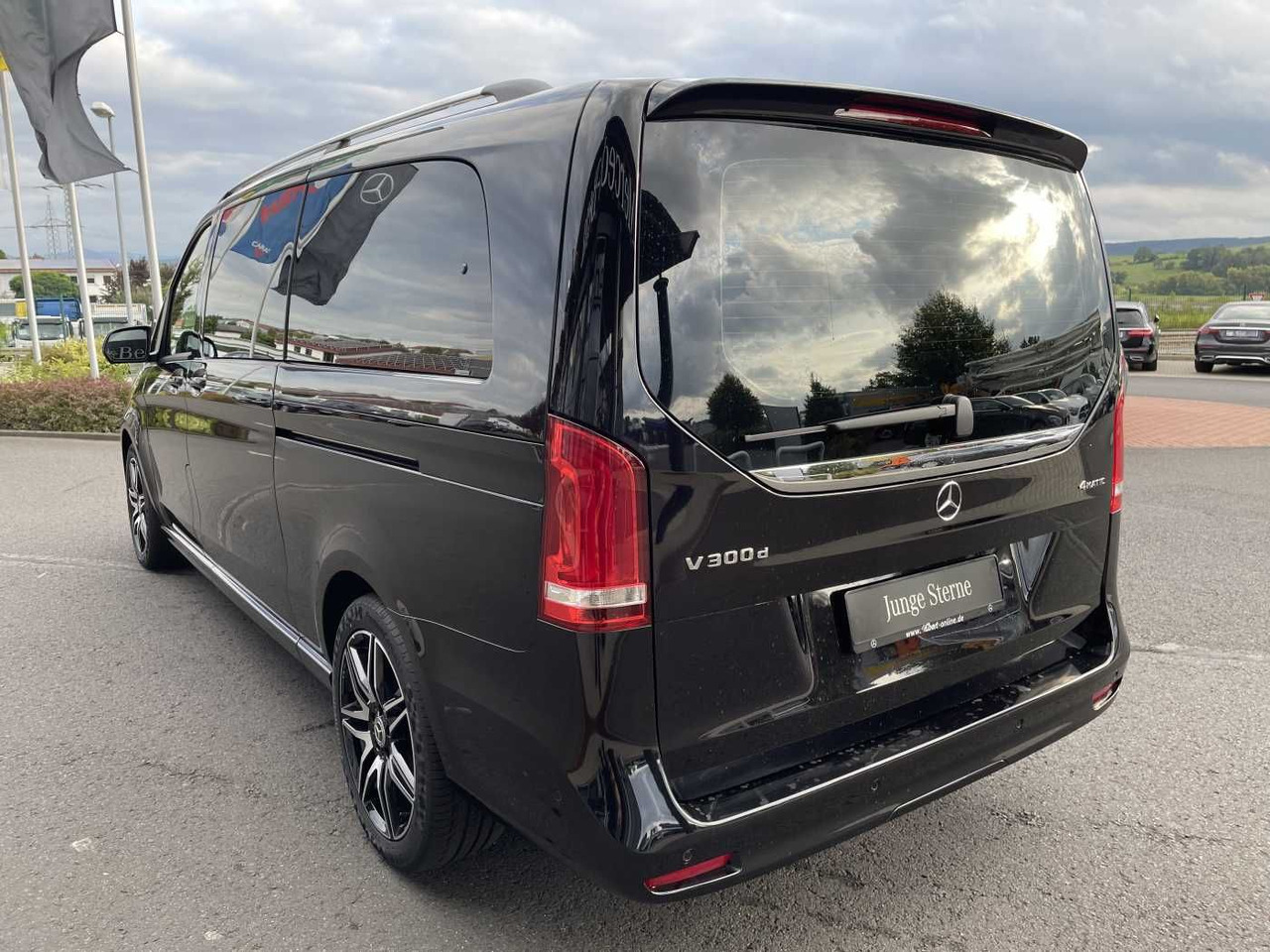 Mercedes-Benz V 300 d AVA 4MATIC AMG Kühlschrank AIRMATIC - Караван: слика 3 Mercedes-Benz V 300 d AVA 4MATIC AMG Kühlschrank AIRMATIC - Караван: слика 3