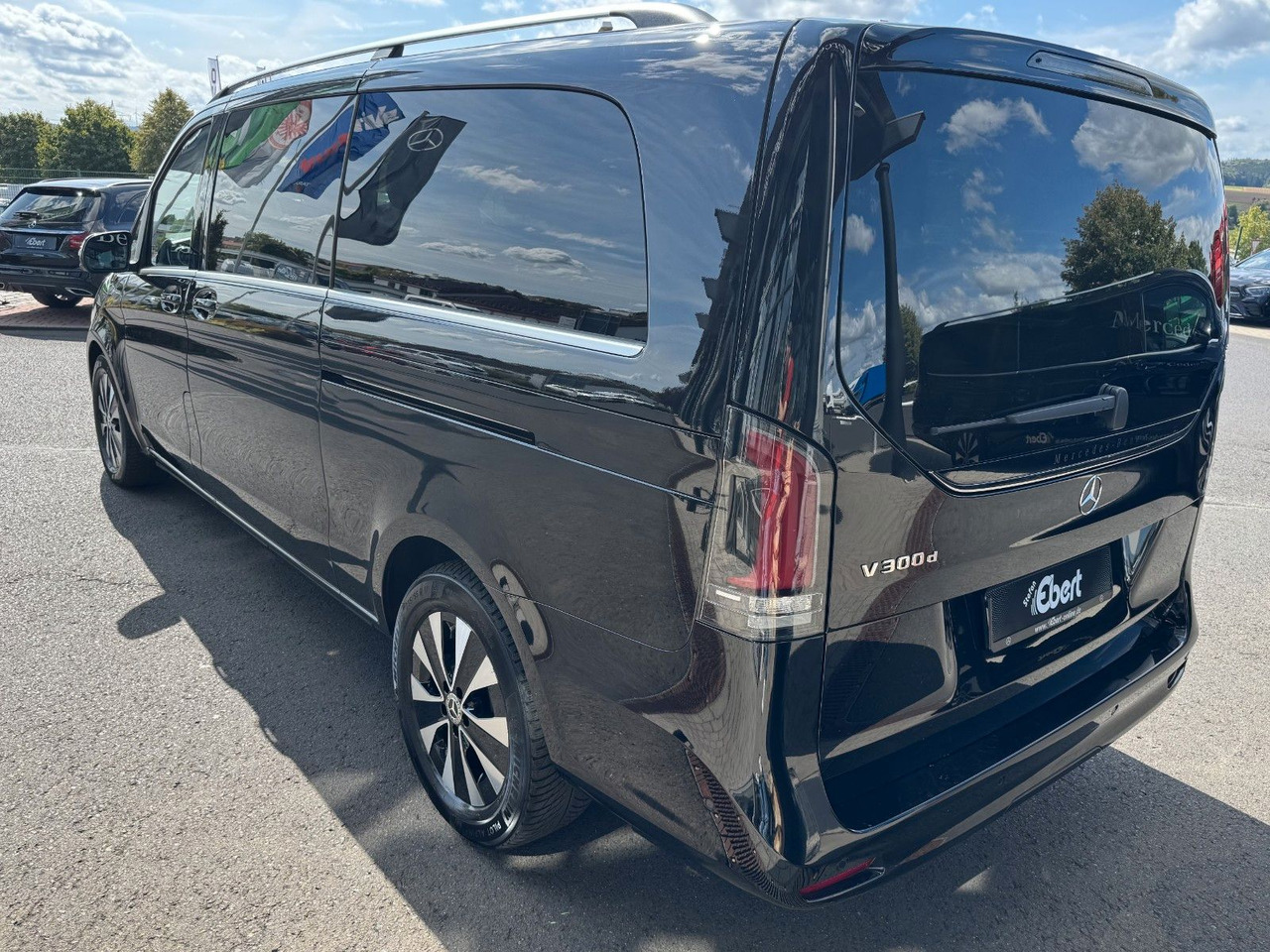 Mercedes-Benz V 300 d AVANTGARDE Extralang 360Kamera Standheiz - Патничко комбе: слика 3 Mercedes-Benz V 300 d AVANTGARDE Extralang 360Kamera Standheiz - Патничко комбе: слика 3