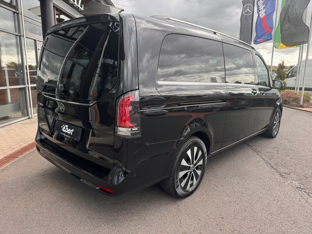 Mercedes-Benz V 300 d AVANTGARDE Extralang 360Kamera Standheiz - Караван: слика 4 Mercedes-Benz V 300 d AVANTGARDE Extralang 360Kamera Standheiz - Караван: слика 4