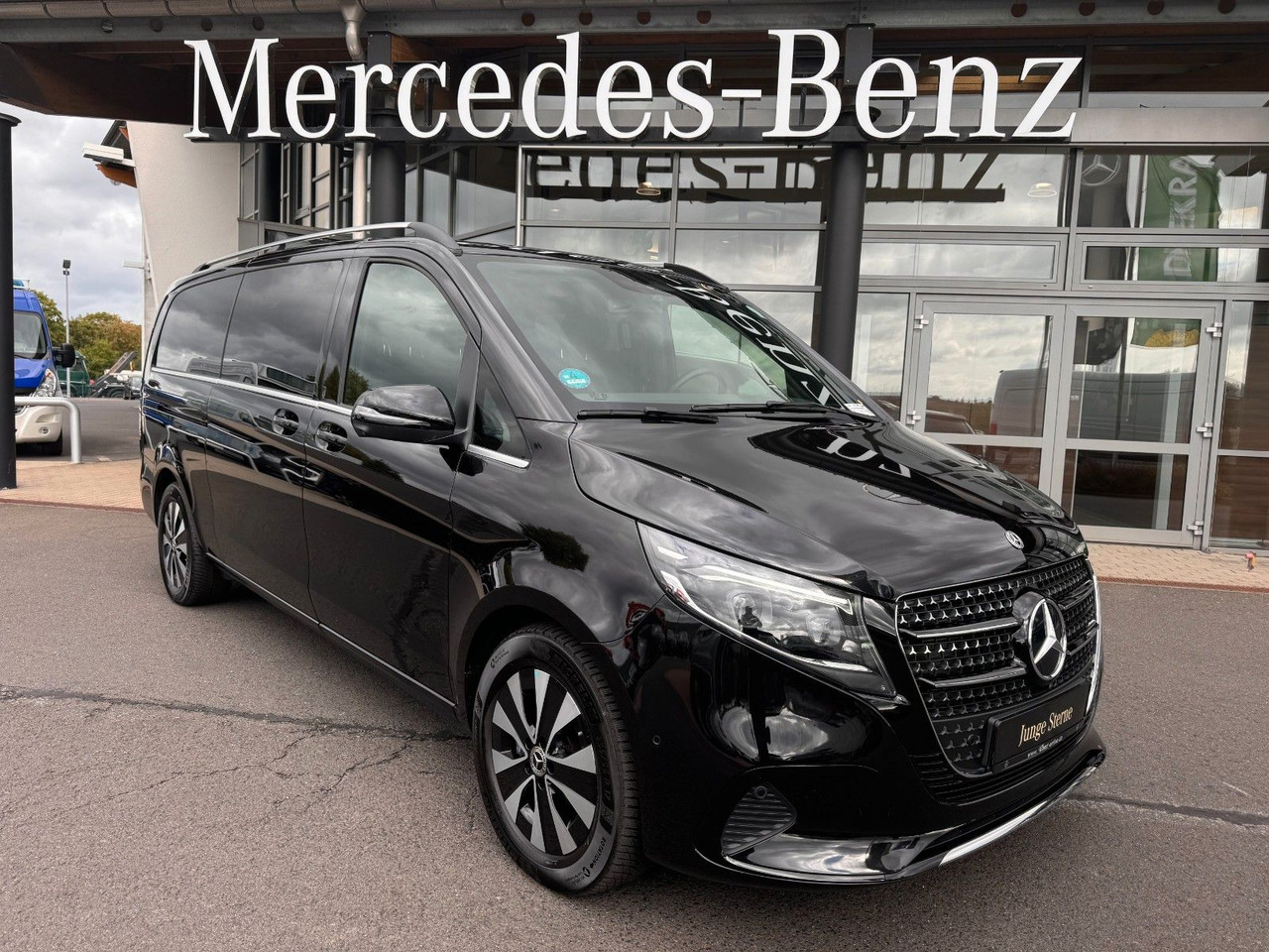 Mercedes-Benz V 300 d AVANTGARDE Extralang 360Kamera Standheiz - Караван: слика 1 Mercedes-Benz V 300 d AVANTGARDE Extralang 360Kamera Standheiz - Караван: слика 1