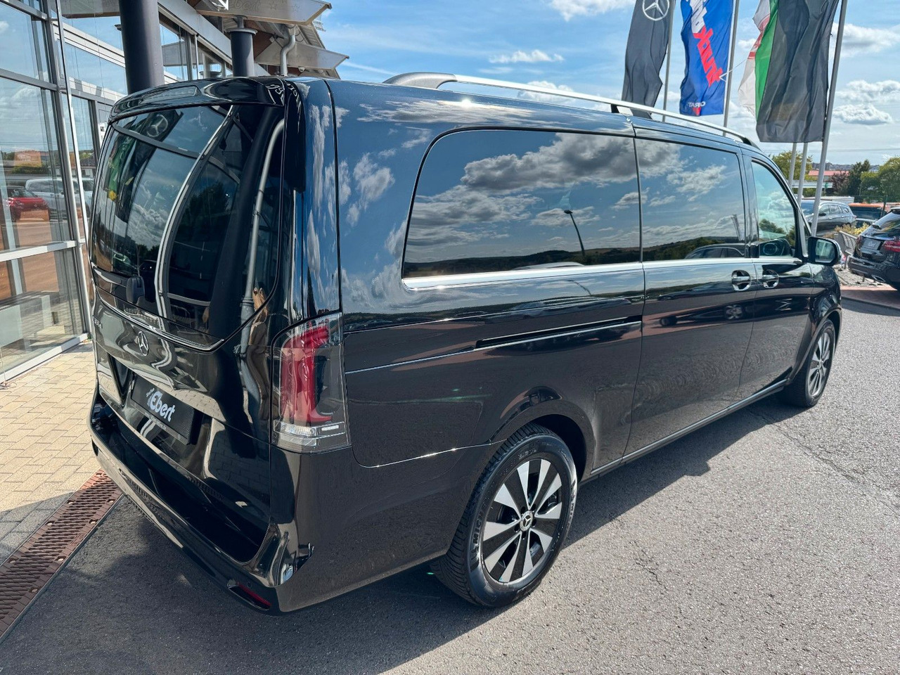 Mercedes-Benz V 300 d AVANTGARDE Extralang 360Kamera Standheiz - Патничко комбе: слика 5 Mercedes-Benz V 300 d AVANTGARDE Extralang 360Kamera Standheiz - Патничко комбе: слика 5