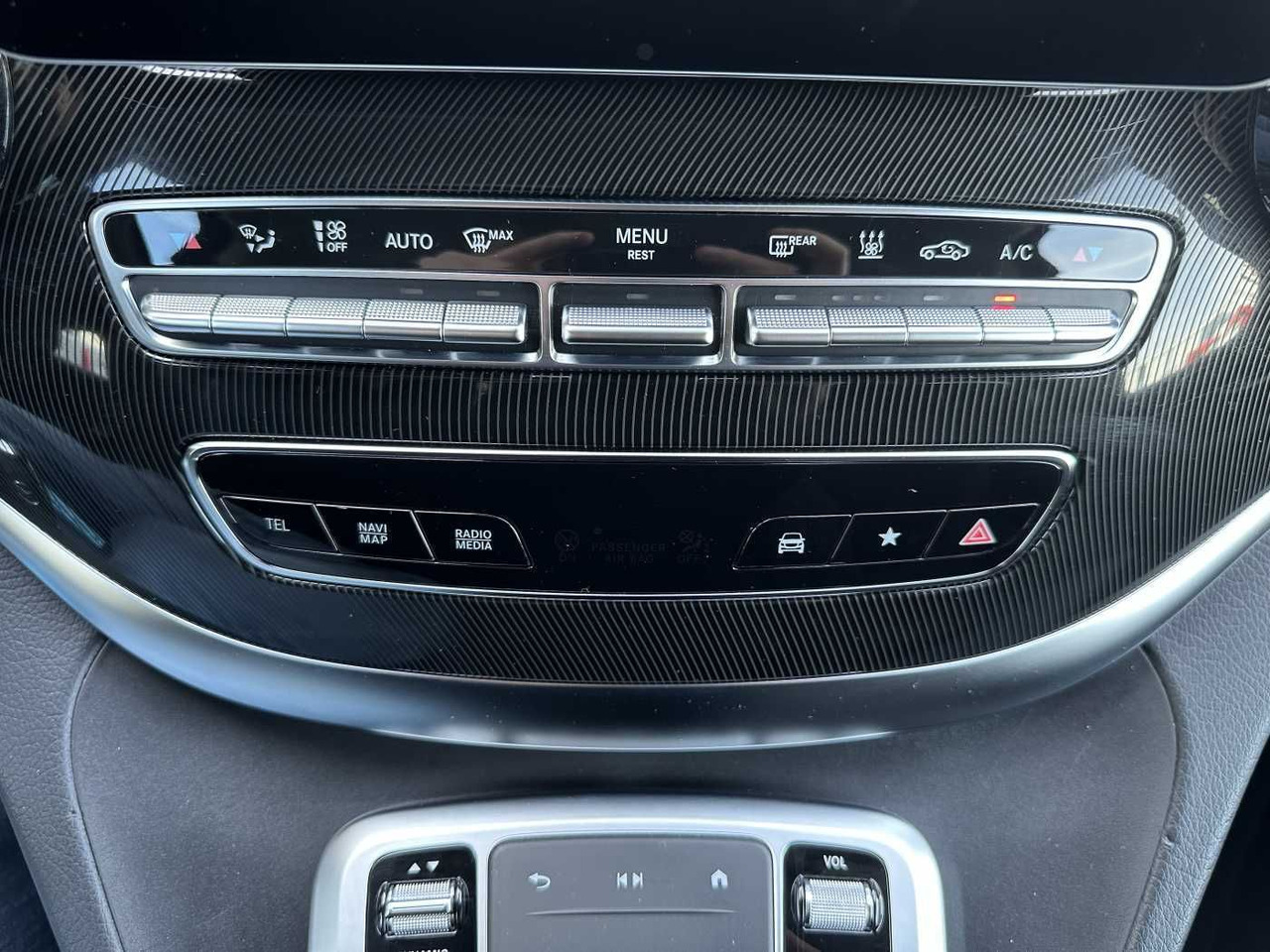 Автомобил Mercedes-Benz V 300 d EDITION 4MATIC DISTRONIC AHK LED Kamera: слика 15 Автомобил Mercedes-Benz V 300 d EDITION 4MATIC DISTRONIC AHK LED Kamera: слика 15